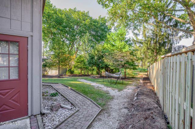 624 Marilyn Drive, Rossford, OH 43460