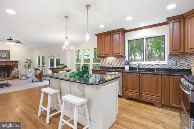 8108 LITTLE RIDGE LN, Fairfax Station, VA 22039