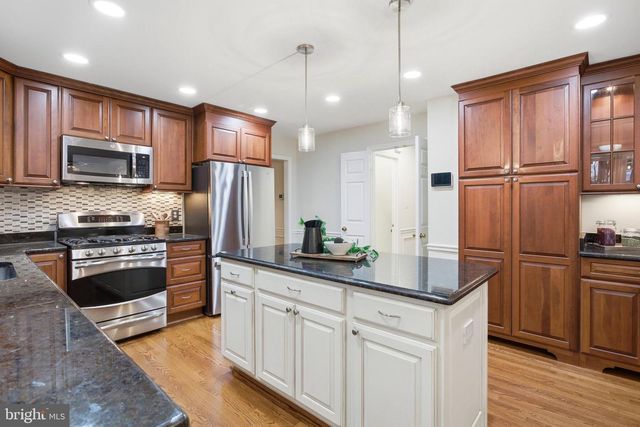 8108 LITTLE RIDGE LN, Fairfax Station, VA 22039
