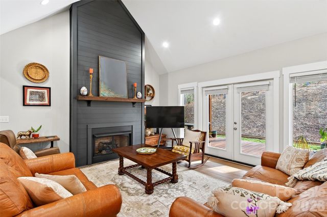 201 Wright Road, Marion, NC 28752