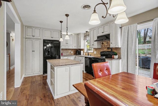 90 EAGLE LN, Etters, PA 17319