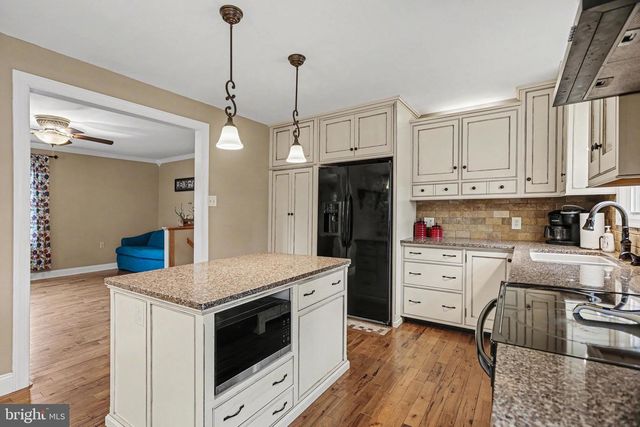 90 EAGLE LN, Etters, PA 17319