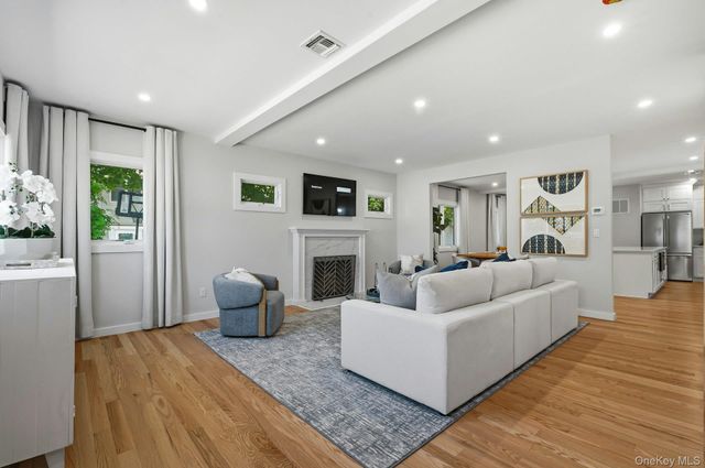 134 Murray Avenue, Port Washington, NY 11050