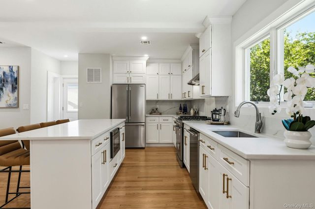 134 Murray Avenue, Port Washington, NY 11050