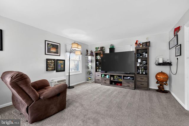 42 PLUMTREE LN, Willingboro, NJ 08046