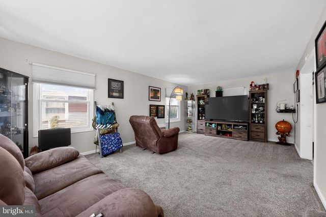 42 PLUMTREE LN, Willingboro, NJ 08046