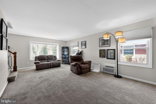 42 PLUMTREE LN, Willingboro, NJ 08046