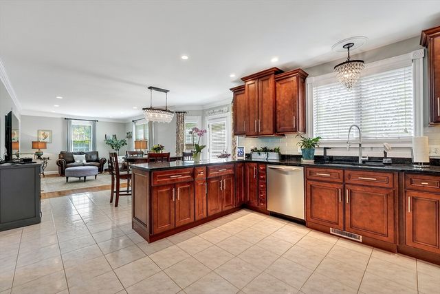 2 Heritage Lane, Saugus, MA 01906