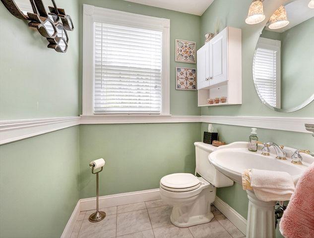2 Heritage Lane, Saugus, MA 01906