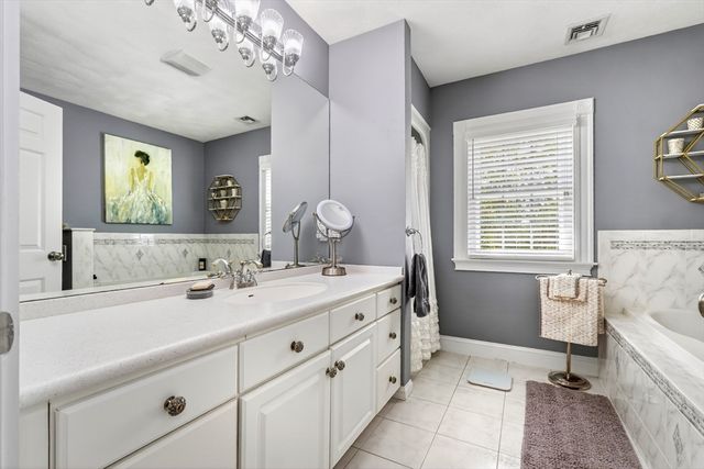 2 Heritage Lane, Saugus, MA 01906