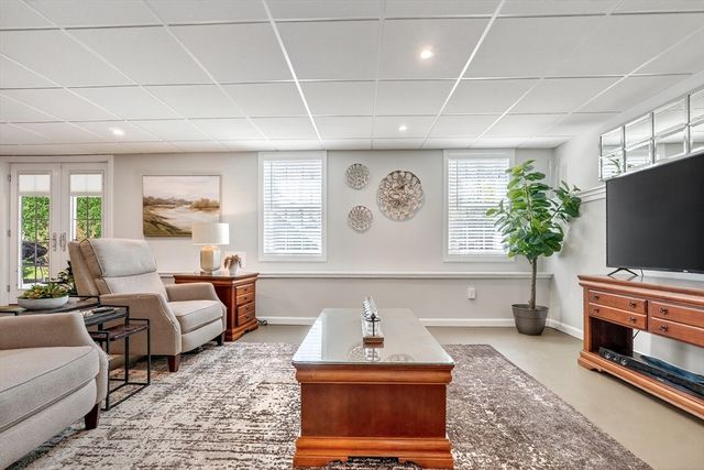 2 Heritage Lane, Saugus, MA 01906