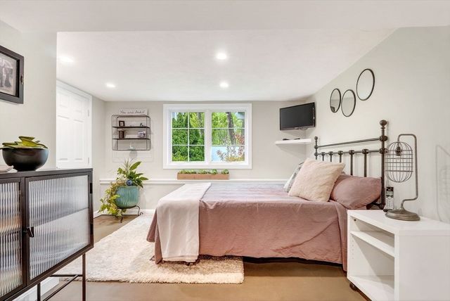 2 Heritage Lane, Saugus, MA 01906