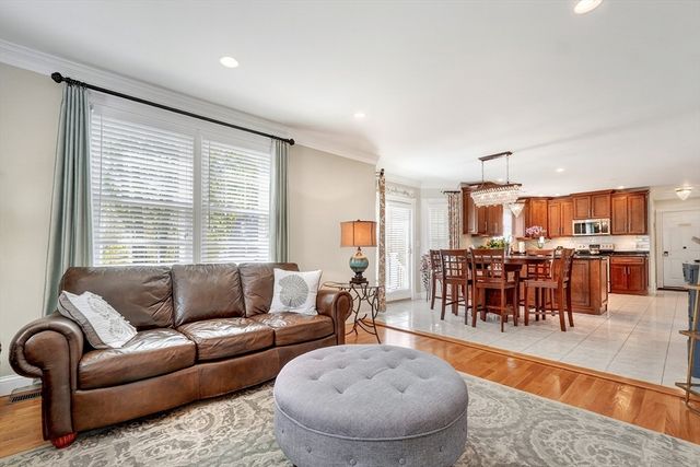 2 Heritage Lane, Saugus, MA 01906