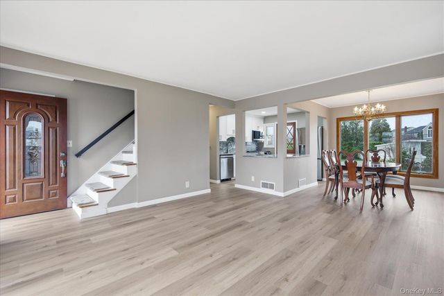 34 Park Circle W, New Hyde Park, NY 11040