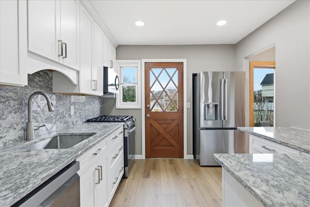 34 Park Circle W, New Hyde Park, NY 11040