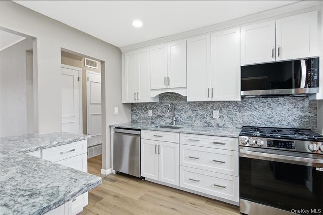 34 Park Circle W, New Hyde Park, NY 11040