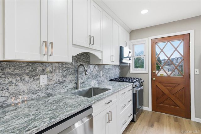 34 Park Circle W, New Hyde Park, NY 11040