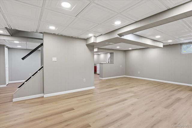34 Park Circle W, New Hyde Park, NY 11040