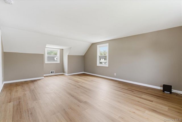 34 Park Circle W, New Hyde Park, NY 11040