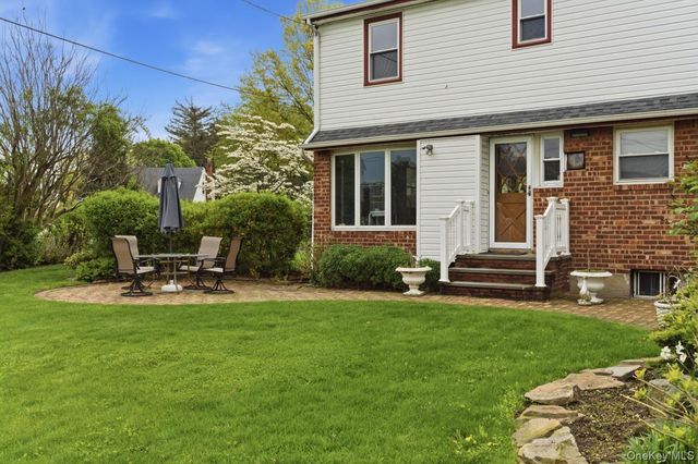 34 Park Circle W, New Hyde Park, NY 11040