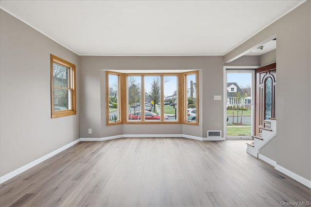 34 Park Circle W, New Hyde Park, NY 11040