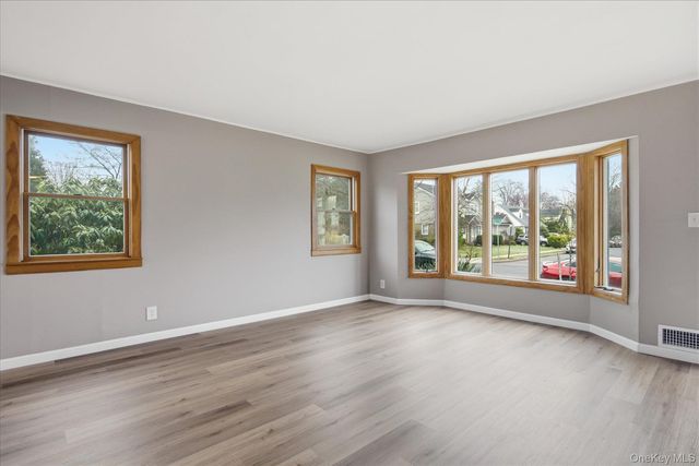 34 Park Circle W, New Hyde Park, NY 11040