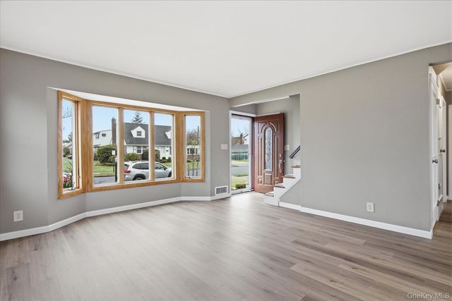 34 Park Circle W, New Hyde Park, NY 11040