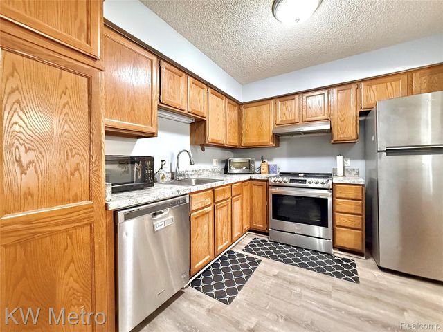 11773 Sycamore Drive 25, Plymouth, MI 48170