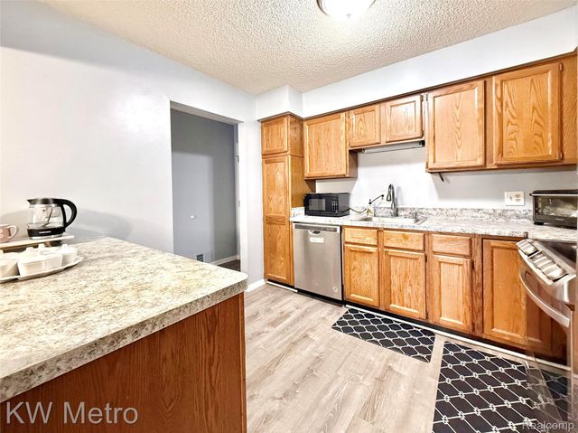 11773 Sycamore Drive 25, Plymouth, MI 48170