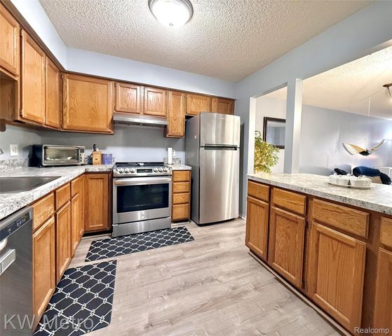 11773 Sycamore Drive 25, Plymouth, MI 48170