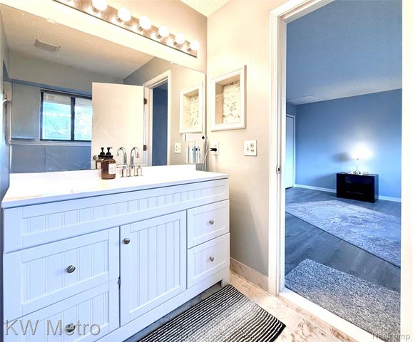 11773 Sycamore Drive 25, Plymouth, MI 48170