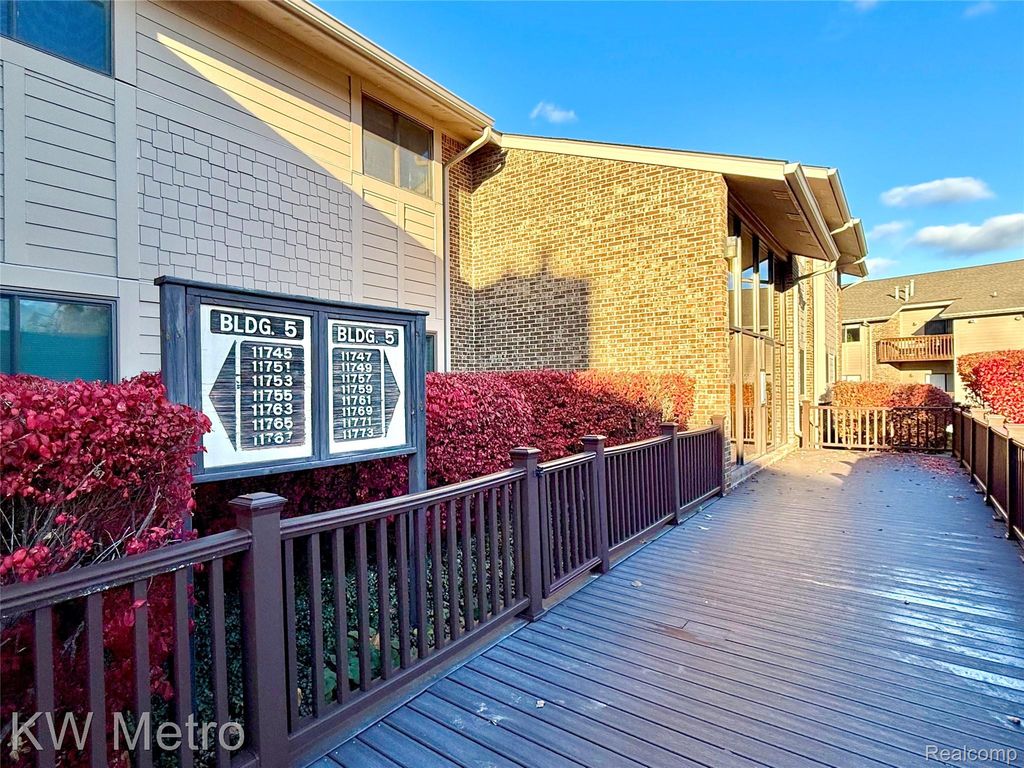 11773 Sycamore Drive 25, Plymouth, MI 48170