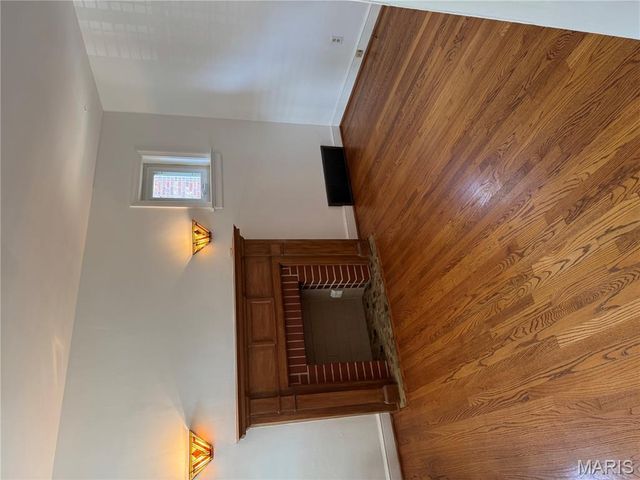 5023 Fairview Avenue, St Louis, MO 63139