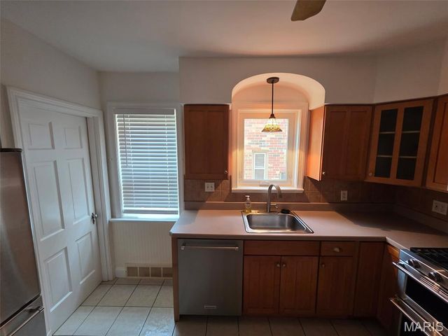 5023 Fairview Avenue, St Louis, MO 63139