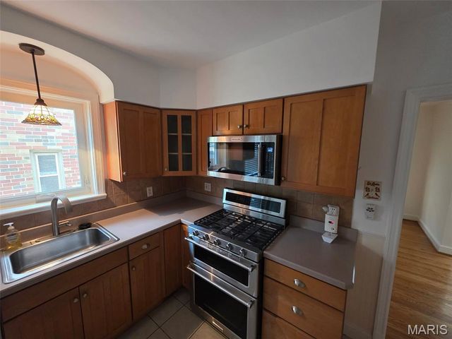 5023 Fairview Avenue, St Louis, MO 63139