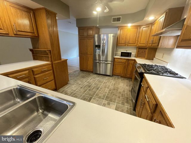 12 PARK DR, Lock Haven, PA 17745