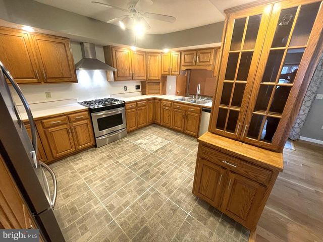 12 PARK DR, Lock Haven, PA 17745