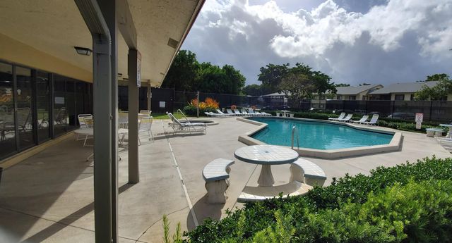 677 TRACE Circle 212, Deerfield Beach, FL 33441