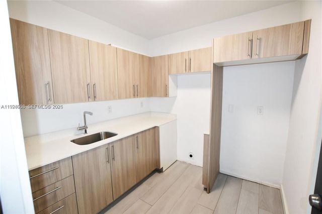 835 SW 8th Avenue, Miami, FL 33130