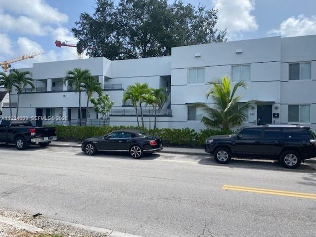 835 SW 8th Avenue, Miami, FL 33130