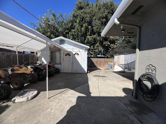 102 Dimaggio Avenue, Pittsburg, CA 94565