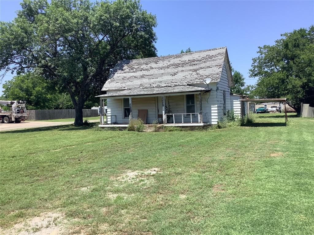 Image 1 of property listing at 411 W Nebraska Avenue, Walters, OK 73572