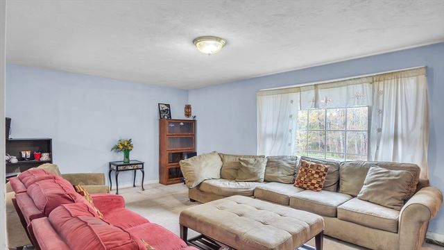 49 Steeple Chase Circle 2, Attleboro, MA 02703