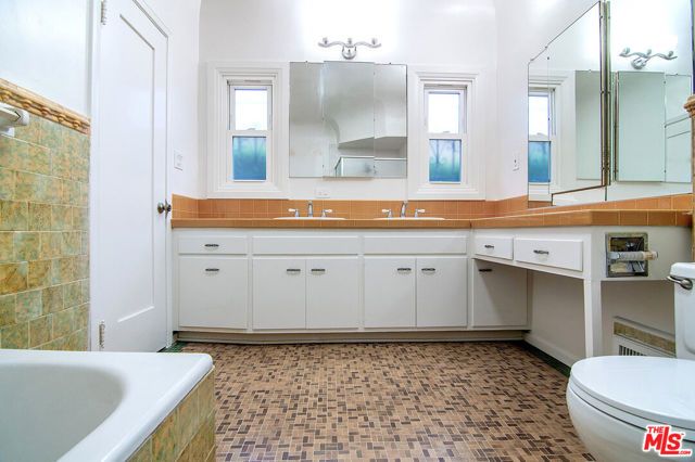 362 N Mansfield Avenue, Los Angeles, CA 90036