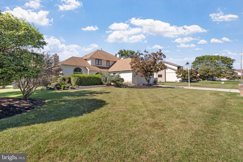 32 COUNTRY WALK, Cherry Hill, NJ 08003