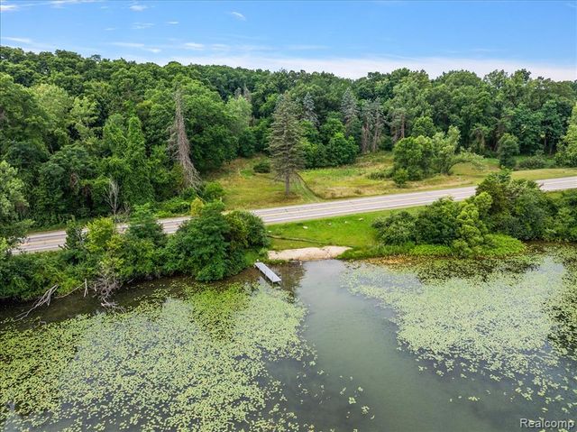 2770 Bogie Lake Road, White Lake, MI 48386