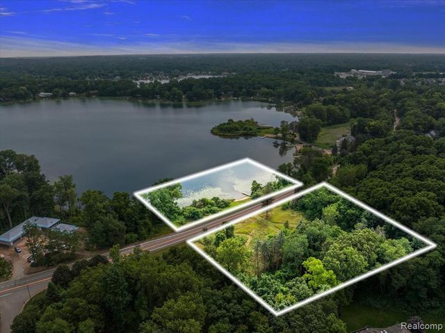 2770 Bogie Lake Road, White Lake, MI 48386