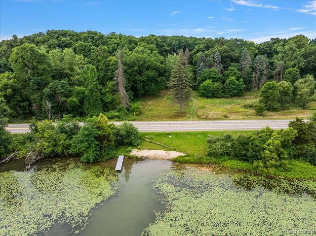 2770 Bogie Lake Road, White Lake, MI 48386