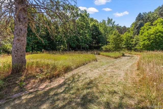 2770 Bogie Lake Road, White Lake, MI 48386