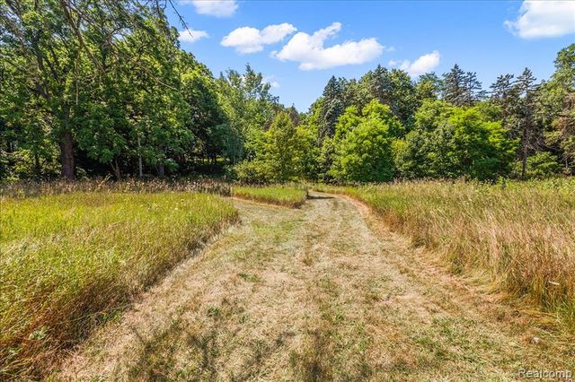 2770 Bogie Lake Road, White Lake, MI 48386